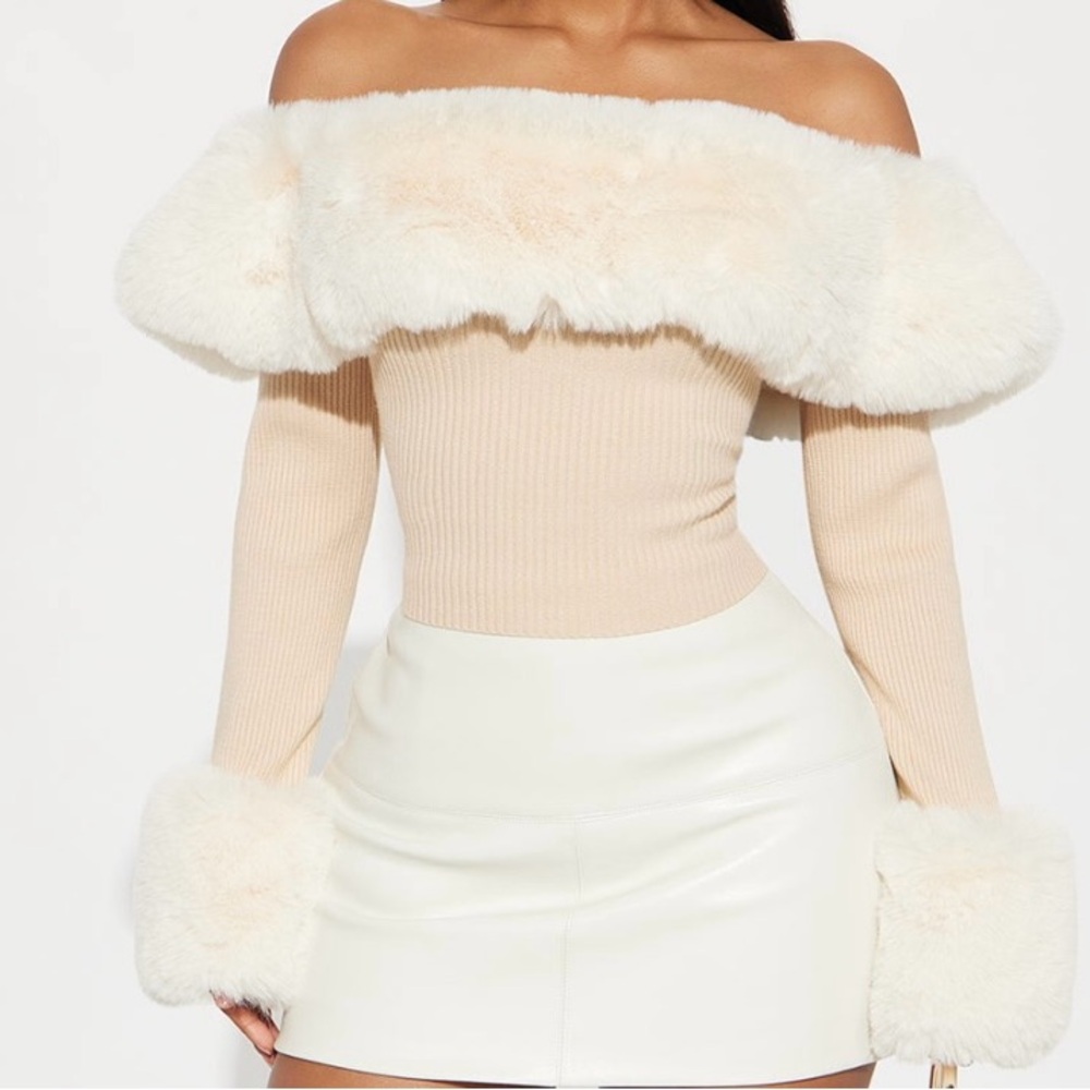 Chic Off-Shoulder Fur Trim Top